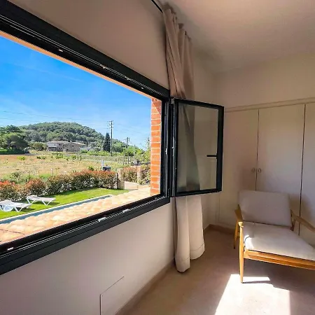 Candiu. Establecimiento De 2 Casas Enteras *