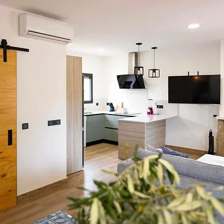 Candiu. Establecimiento De 2 Casas Enteras * Vall-Llobrega